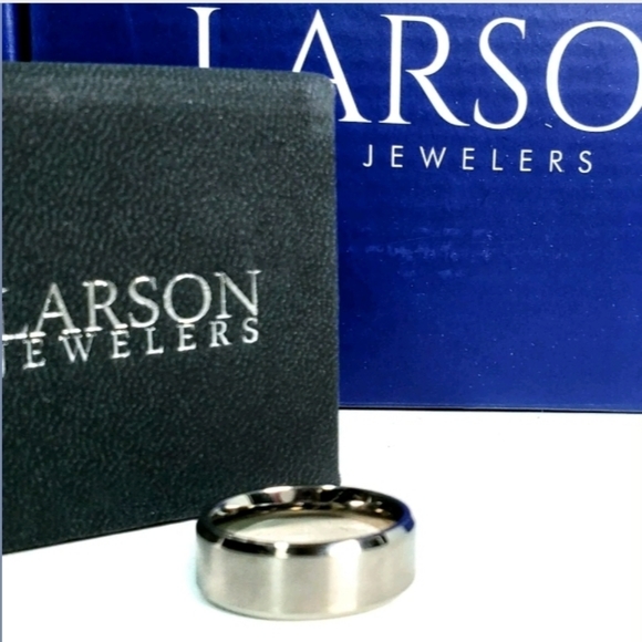 Larson Jewelers Titanium Men's ring - Picture 1 of 7